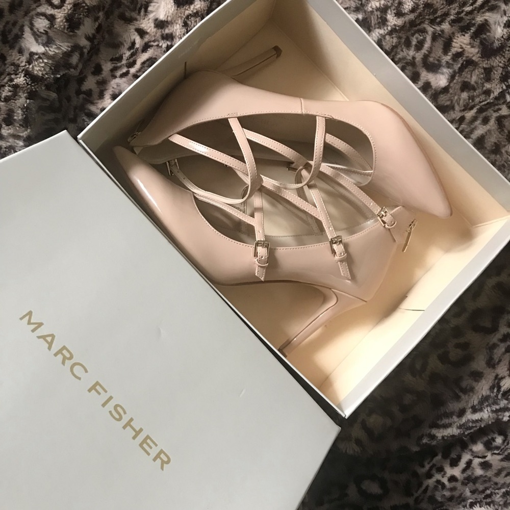Marc Fisher Danger 2 - Nude strappy dress heel